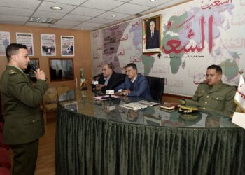 وفد من المدرسة العليا العسكرية للإعلام والاتصال يزور “الشعب”