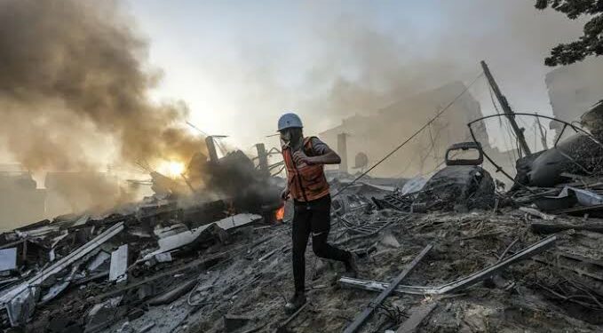 استشهاد 85 عنصر دفاع مدني فلسطيني منذ بداية العدوان على غزة