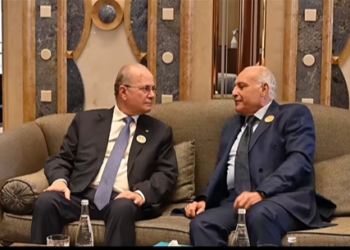 عطاف يجري لقاء ثنائيا مع رئيس الوزراء الفلسطيني