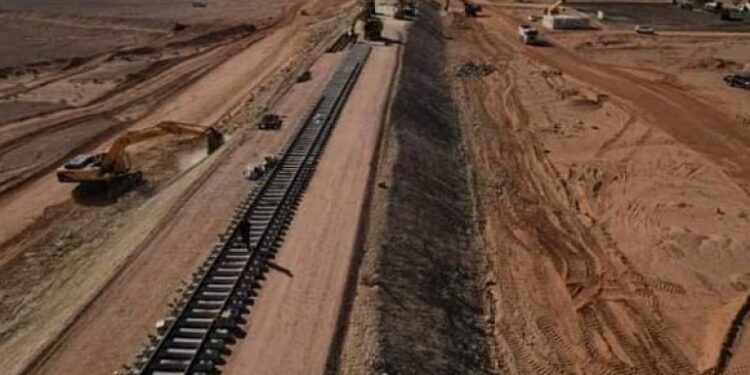 قطار خاص يُسرّع مشروع خط السكة الحديدية تندوف-غارا جبيلات