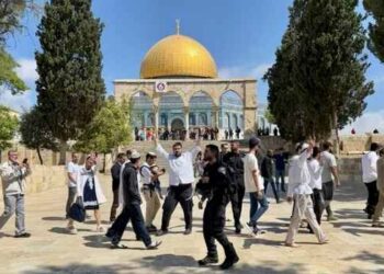 عشرات المستوطنين يقتحمون المسجد الأقصى