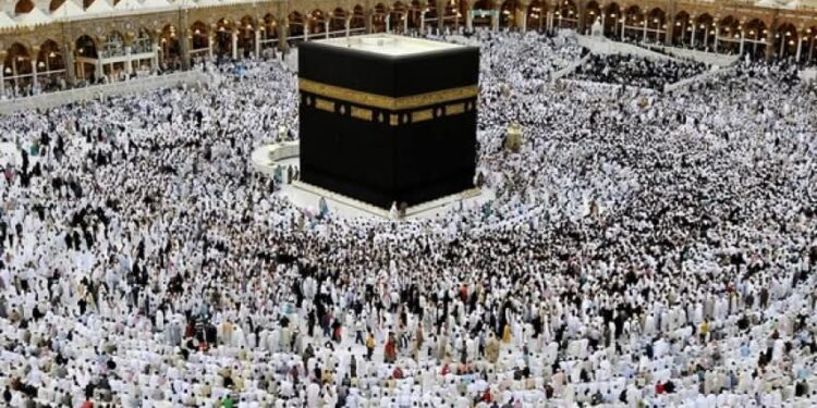 مجلس الوزراء.. رفع منحتي السياحة والحج