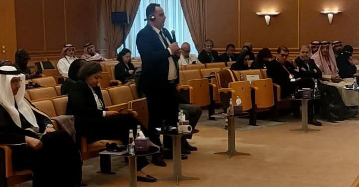 إبراز جهود الجزائر في الرقمنة والذكاء الاصطناعي بالرياض