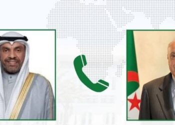 عطاف يتحادث مع نظيره الكويتي