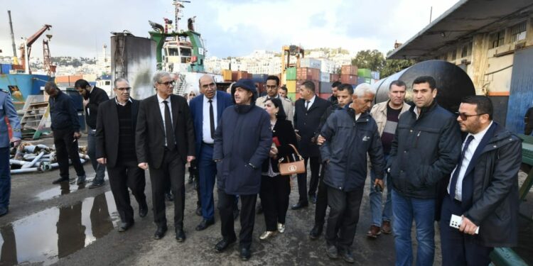 وزير النقل في زيارة فجائية لميناء الجزائر