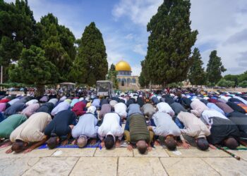 50 ألف فلسطيني يصلون الجمعة في المسجد الأقصى