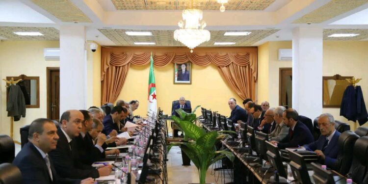اجتماع تنسيقي بين الرئيس الأول للمحكمة العليا ورئيس اتحاد منظمات المحامين
