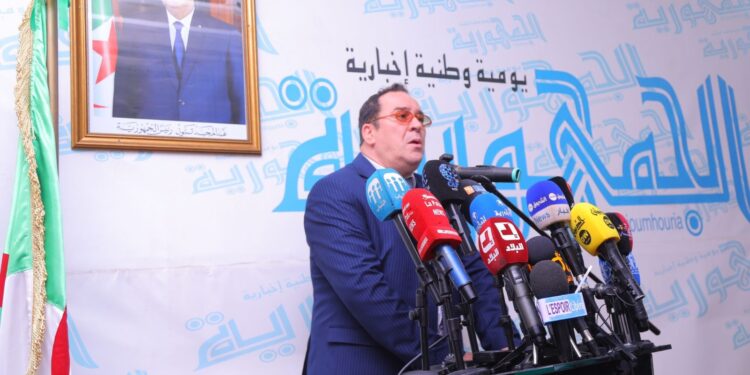وزير الاتصال يشيد بتاريخ جريدة “الجمهورية”