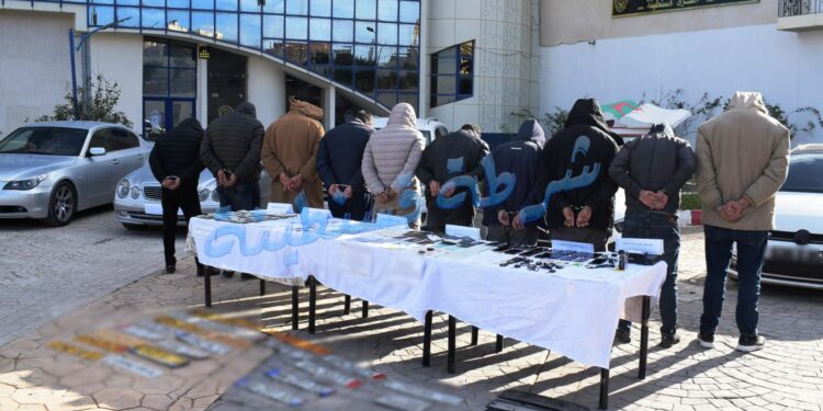 الإطاحة بشبكة تهريب دولية للمركبات