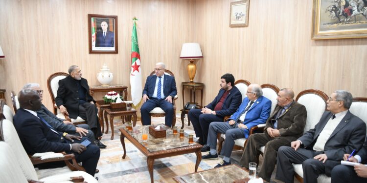 بوغالي يستقبل  أعضاء المؤسسة الجزائرية للبرلمانيين السابقين
