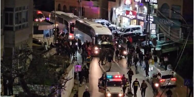 الاحتلال الصهيوني يُفرج عن الدفعة الثالثة من الأسرى الفلسطينيين