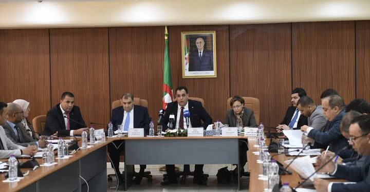 وزير العدل يعرض مشروع قانون محكمة التنازع