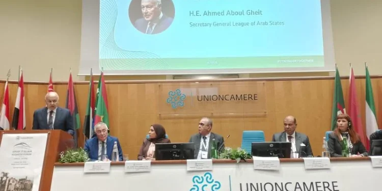 بحث تعزيز الروابط الاقتصادية في منتدى الأعمال العربي-الإيطالي
