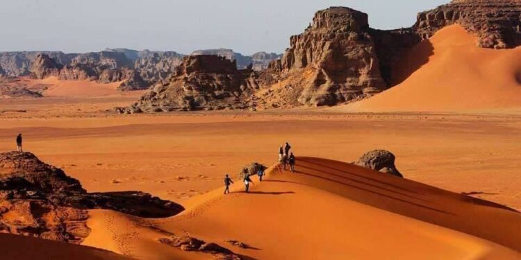 سياحة صحراوية.. توافد كبير للسياح بجانت