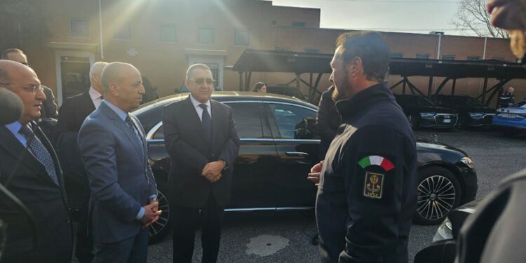 مراد يزور مدرسة التأهيل لقوات الشرطة في إيطاليا