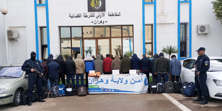 الإطاحة بشبكة مختصة في تنظيم رحلات “الحرقة” بوهران