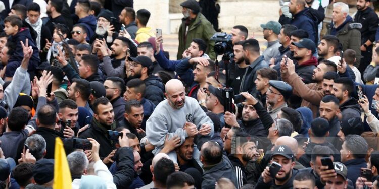الاحتلال الصهيوني يُفرج عن الدفعة السادسة من المعتقلين