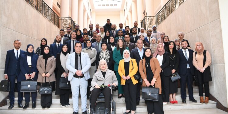 وفد عن المجلس الأعلى للشباب يزور وزارة العلاقات مع البرلمان