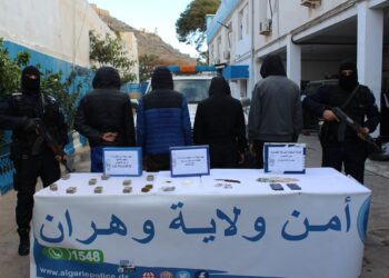 الإطاحة بشبكة تروج المخدرات في وهران