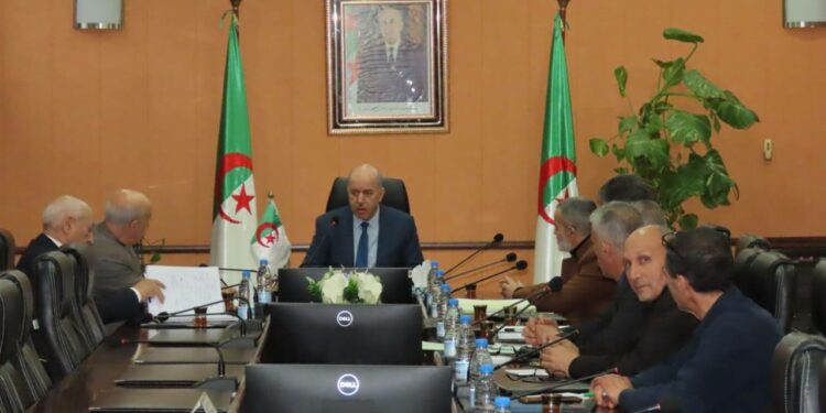 سايحي يستمع إلى مقترحات نقابية بشأن قانون الصحة