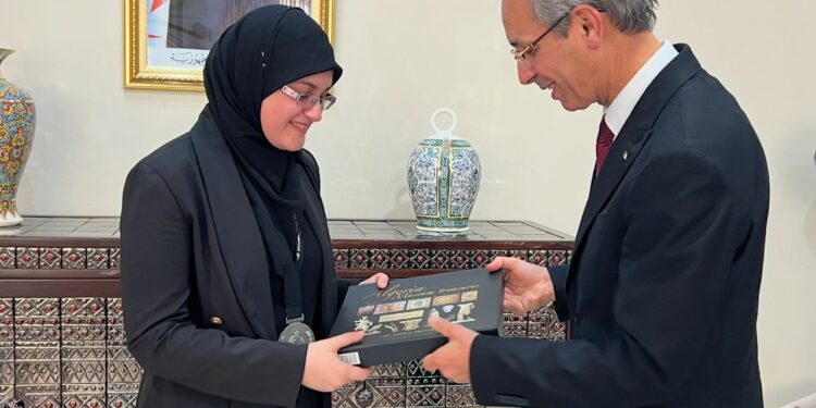 بللو يستقبل المخترعة الجزائرية رونق رحماني