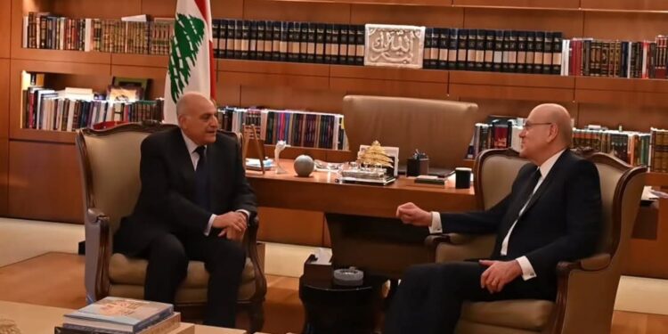 لبنان.. عطاف يُجري زيارة مجاملة لنجيب ميقاتي