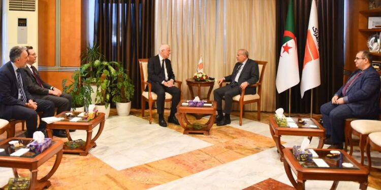 مباحثات جزائرية-إيطالية في الطاقة