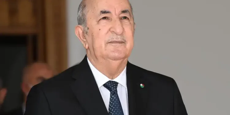 الرئيس تبون يتابع عرضا حول مصنع تحلية مياه البحر بالطارف