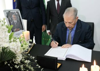 قوجيل يوقع على سجل التعازي إثر وفاة الرئيس الأسبق لناميبيا