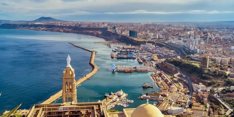 وزير المالية ومدير الجمارك ومحافظ بنك الجزائر في وهران ومستغانم