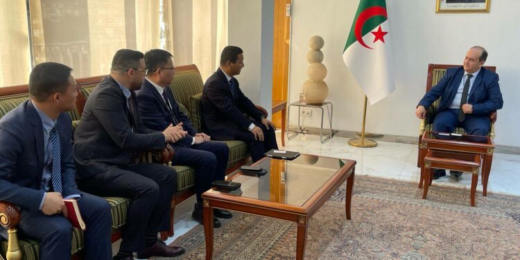 وزير الصناعة يستقبل ممثلي شركة “شيري” الصينية