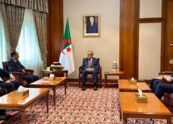 الوزير الأول يستقبل سفيري الهند والصين