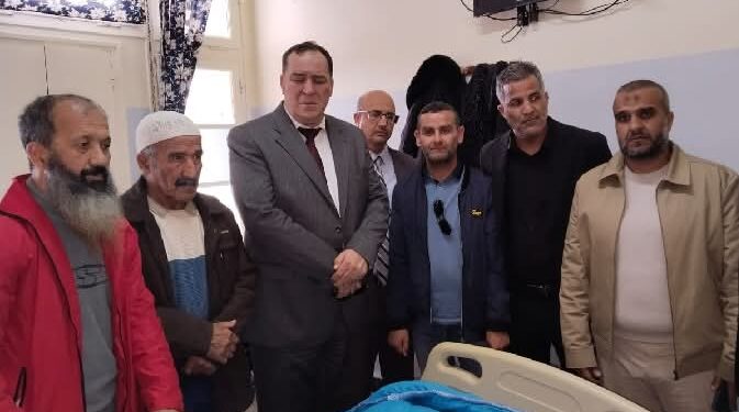 وزير الاتصال يزور الصحفي محمد لمسان