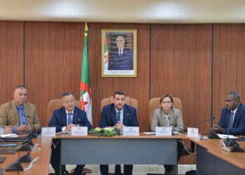 بداري يستعرض مشروع الرياضة الجامعية