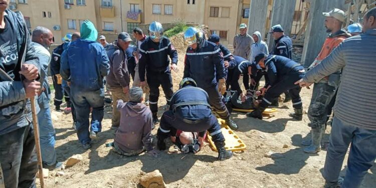 جرحى في انهيار سقف مبنى بتيارت