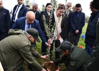 جيلالي تشيد بمبادرات التحسيس حول البيئة