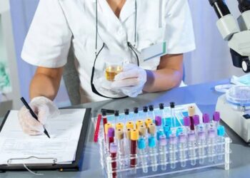 الدكتور بن جامع: دخلاء يمارسون مهنة التحاليل الطبية