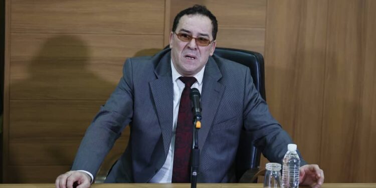 مزيان يسلم بطاقات تجديد اعتماد المراسلين الدائمين لوسائل إعلام أجنبية