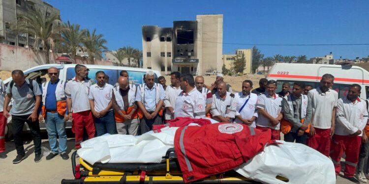 استشهاد 408 عامل في المجال الإنساني بغزة   