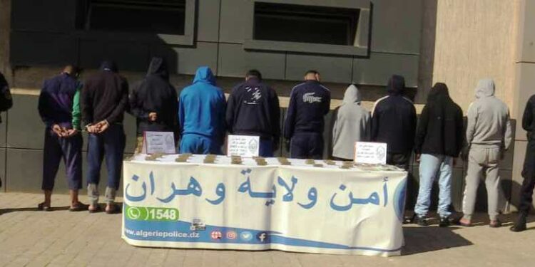 الاطاحة بـ 3 شبكات تروج المخدرات في وهران