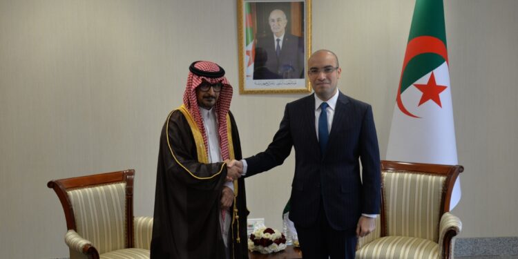 بحث سبل تعزيز العمل القنصلي المشترك بين الجزائر والسعودية