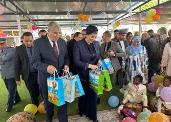 وزيرة التضامن تتقاسم فرحة العيد مع الأطفال مرضى السرطان والمسنين