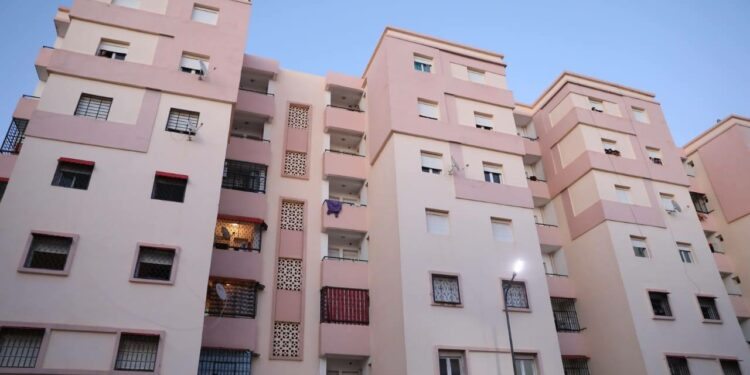 ترحيل عائلات متضررة من حادث انزلاق التربة بوهران إلى سكنات جديدة