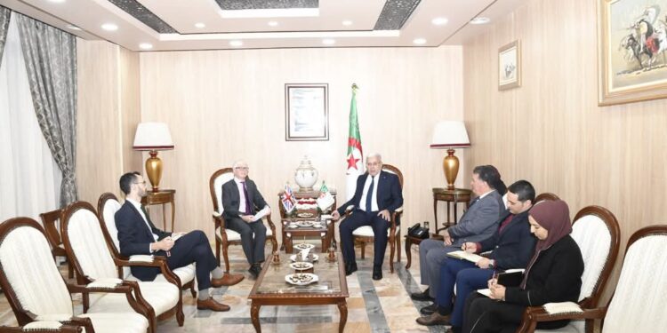 تعزيز العلاقات الجزائرية البريطانية محور محادثات