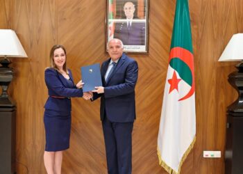 عطاف يتسلم نسخا من أوراق اعتماد سفراء جدد بالجزائر