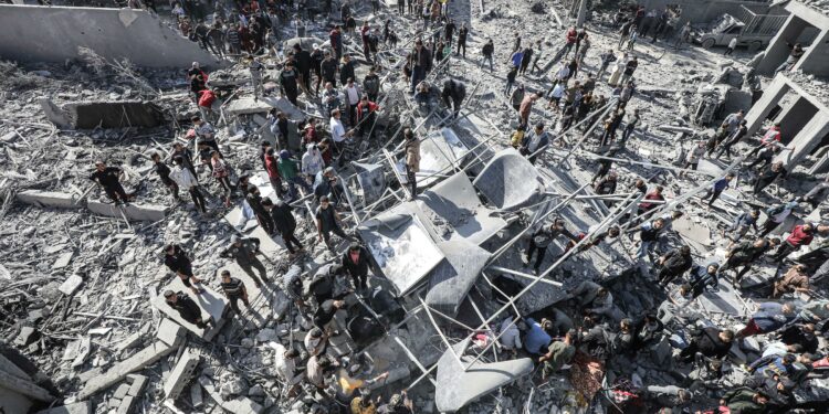 استشهاد عشرة فلسطينيين في قصف صهيوني لغزة