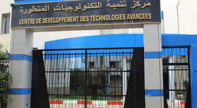 خبراء جزائريون يخترعون روبوتا ماسحا للسطوح المائية