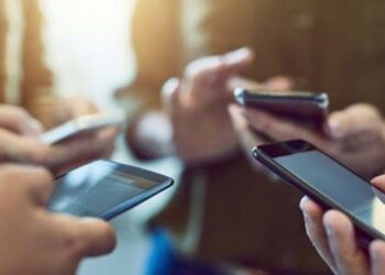 أبحاث تجريبية لنظام التحكم في الهواتف باستخدام العين
