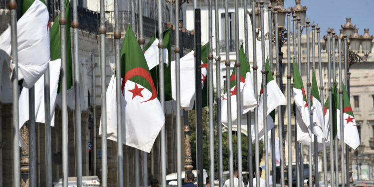 مكاسب مهنية واجتماعية للعمال الجزائريين