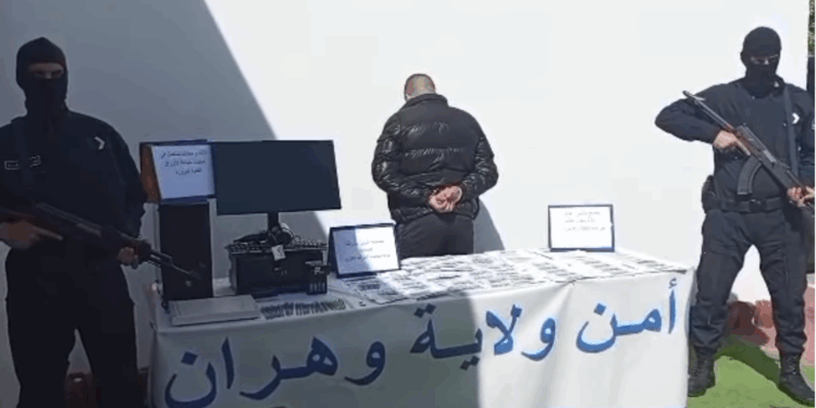 الاطاحة بمزور العملة الوطنية بوهران